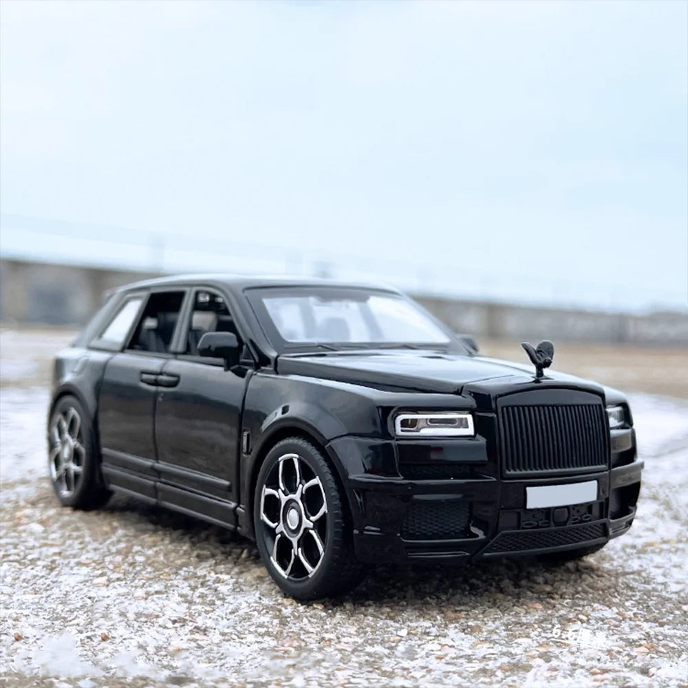 1:32 Luxury Business Car – Alloy Model with Sound & Light | Console Decoration & Gift – OksadeLtd™